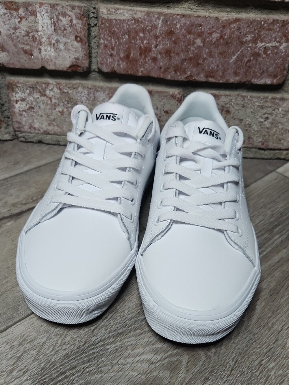 Vans Seldan White Low-Top Leather Sneakers Women's 8 NWOB - Picture 3 of 11
